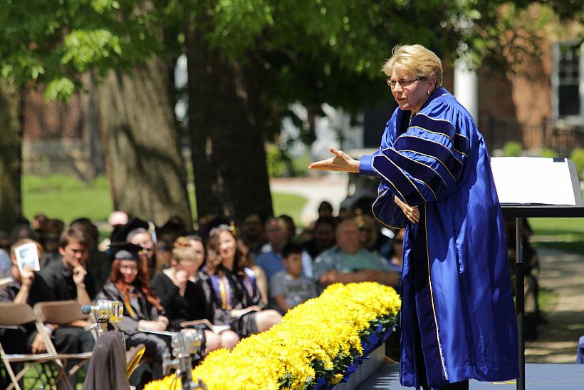 Alumna Roberta Bobbi Cordano'86 giving the 2017 Commencement address.